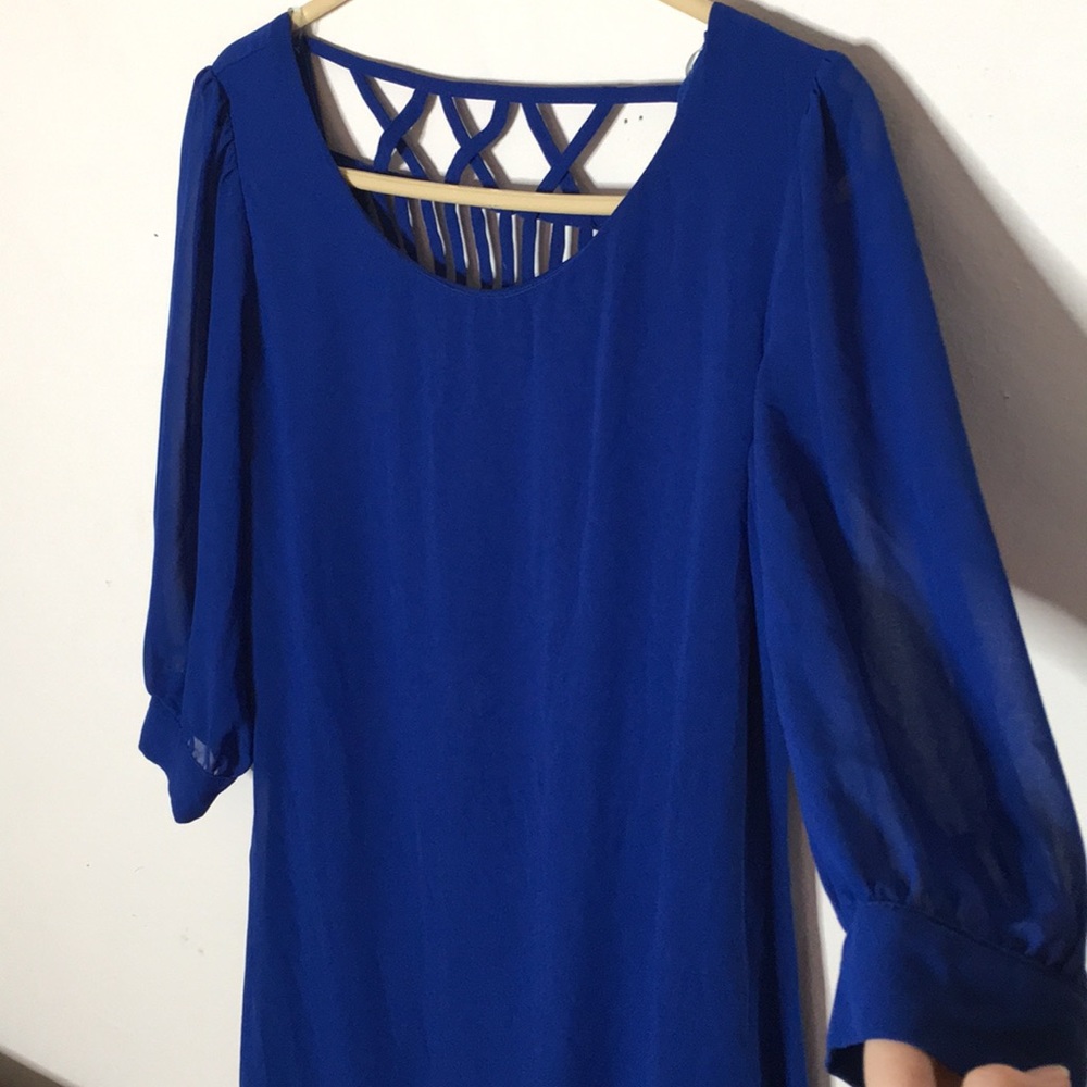 Blue fancy back dress 👗 💙 sheer sleeves